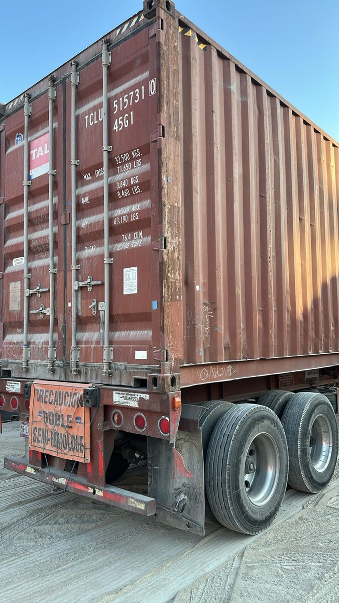 Contenedor en traslado